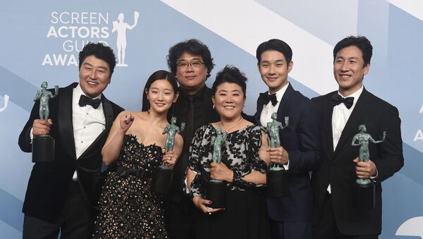 Elenco do filme sul-coreano Parasita recebe prêmio no 26º Screen Actors Guild Awards - Sputnik Brasil