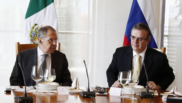 Ministro das Relações Exteriores da Rússia, Sergei Lavrov, e seu homólogo mexicano, Marcelo Ebrard, em almoço de trabalho, em 6 de fevereiro de 2020 - Sputnik Brasil