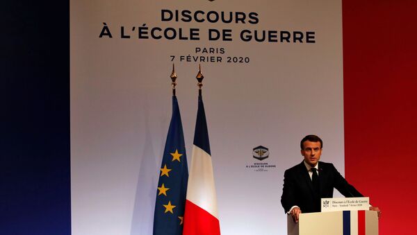 Presidente francês Emmanuel Macron durante discurso sobre estratégia de defesa da UE, na Ecole Militaire, em Paris, França, 7 de Fevereiro de 2020 - Sputnik Brasil