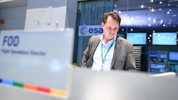 Funcionário no centro de controle da Agência Espacial Europeia (ESA, na sigla em inglês) em Darmstadt, Alemanha - Sputnik Brasil