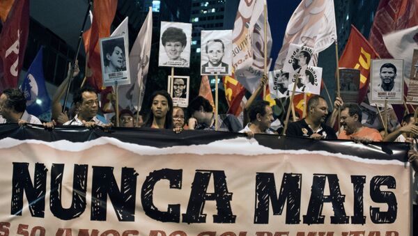 Manifestação realizada no Rio de Janeiro em 2014 contra a opressão do regime militar brasileiro, 50 anos após o golpe de 1964 - Sputnik Brasil