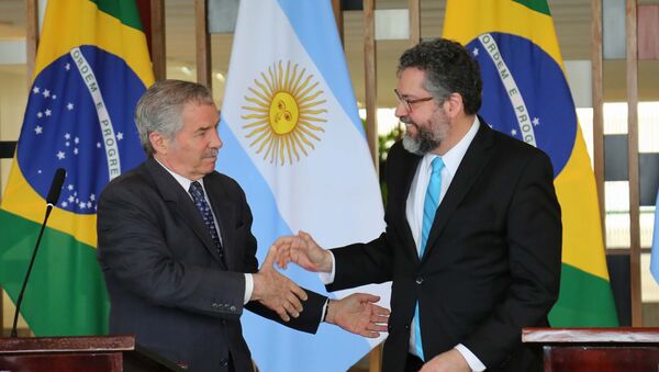 Ministro das Relações Exteriores, Ernesto Araújo, recebe o chanceler argentino, Felipe Solá, no Itamaraty em Brasília (DF) - Sputnik Brasil