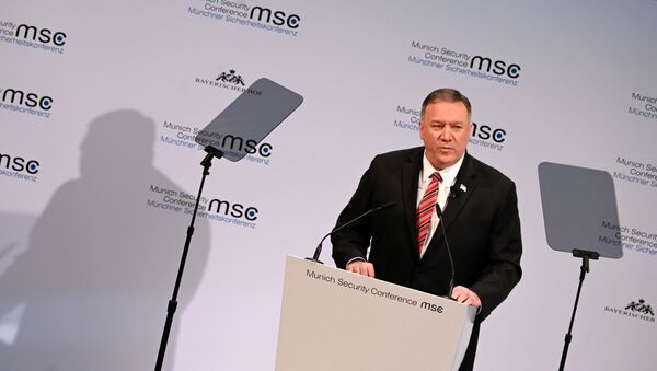 Secretário de Estado dos EUA, Mike Pompeo, em discurso na Conferência de Munique, na Alemanha, em 15 de fevereiro de 2020 - Sputnik Brasil