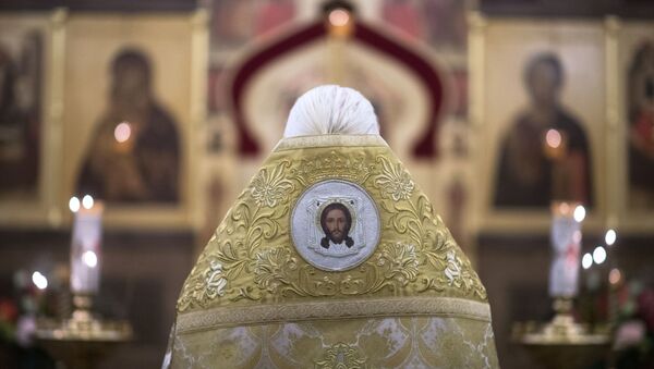 Padre conduz missa na igreja de São Nicolau, em Moscou (foto de arquivo)  - Sputnik Brasil