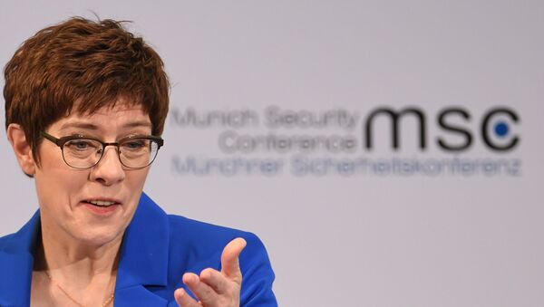 Ministra da defesa da Alemanha, Annegret Kramp-Karrenbauer, durante a Conferência de Segurança de Munique, em 15 de fevereiro de 2020 - Sputnik Brasil