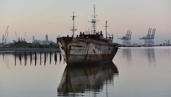 Navio abandonado na costa de Monvidéu (imagem referencial) - Sputnik Brasil