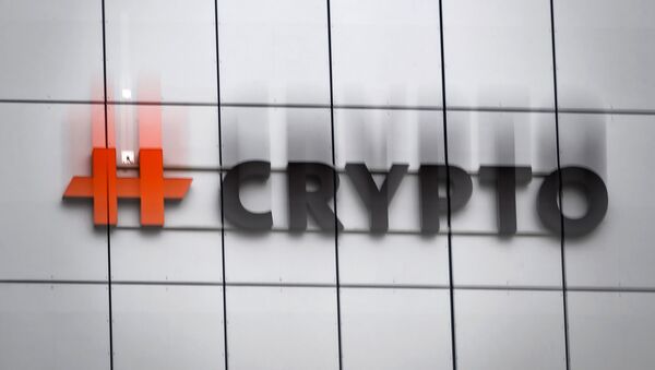 Logo da empresa suíça de equipamentos para criptografia Crypto AG, usada pela CIA para espionagem, na cidade de Steinhausen, na Suíça, em 13 de fevereiro de 2020  - Sputnik Brasil