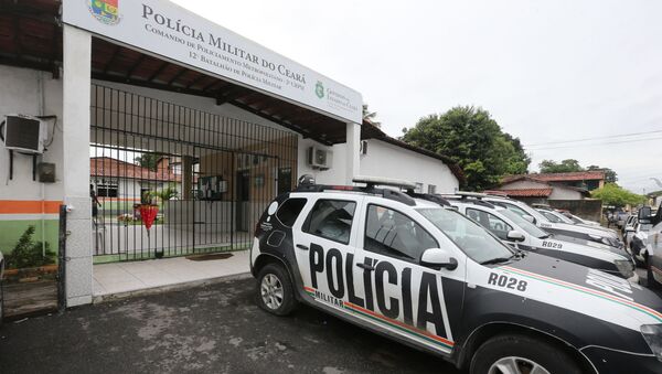 Viaturas paradas em frente ao 12 º Batalhão de Polícia Militar do Ceará, em Caucaia, Região Metropolitana de Fortaleza, durante motim de soldados da PM no estado - Sputnik Brasil