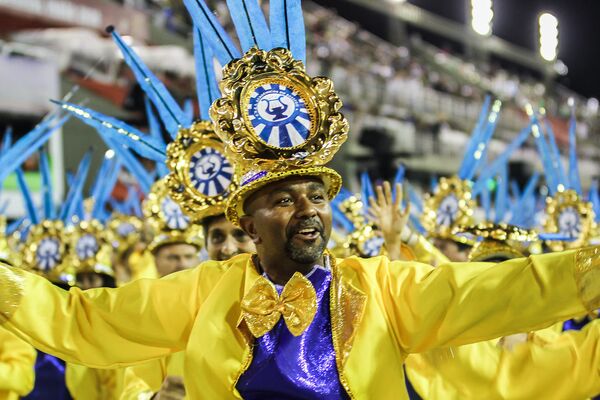 Passista da escola de samba Acadêmicos do Sossego no 2ª dia de desfiles da Série A no Rio de Janeiro. - Sputnik Brasil