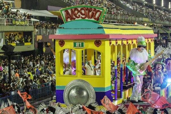 Carro alegórico da Imperatriz Leopoldinense na 2ª noite de desfiles da Séria A no Rio de Janeiro. - Sputnik Brasil