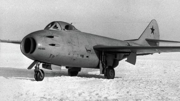 Caça soviético MiG-9 - Sputnik Brasil