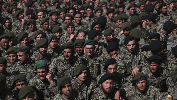 Soldados afegãos recém-formados em cerimônia de graduação na Academia Militar de Cabul, no Afeganistão, em 24 de fevereiro de 2020 - Sputnik Brasil