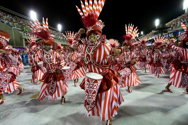 Ala da Viradouro durante desfile do Grupo Especial no carnaval de 2020. - Sputnik Brasil