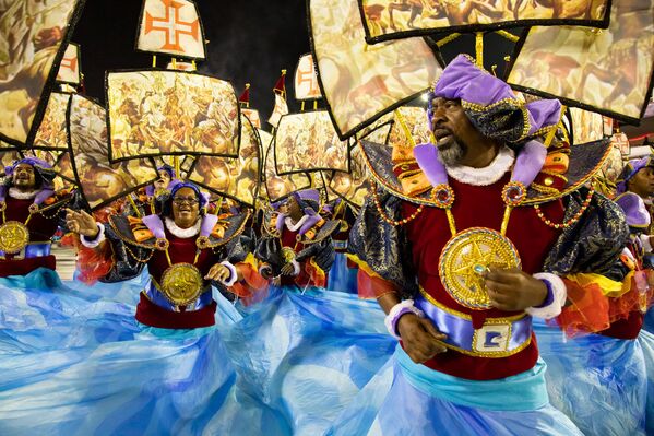 Ala da Paraíso do Tuiuti durante desfile do Grupo Especial no carnaval de 2020. - Sputnik Brasil