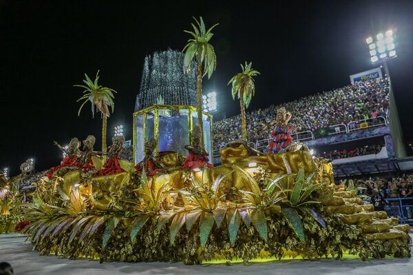 Carro Alegórico da Estácio durante desfile do Grupo Especial no carnaval de 2020. - Sputnik Brasil
