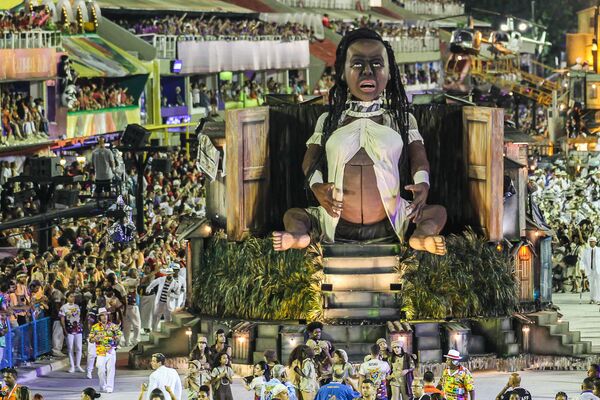 Carro Alegórico da União da Ilha durante desfile do Grupo Especial no carnaval de 2020. - Sputnik Brasil