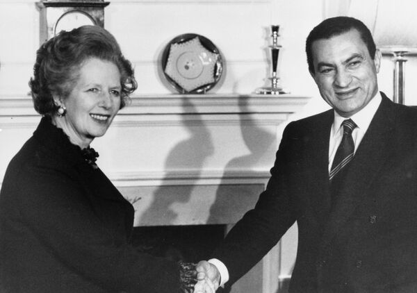 Primeira-ministra do Reino Unido, Margareth Thatcher, em encontro com o presidente egípcio, Hosni Mubarak, em Londres, no ano de 1985 - Sputnik Brasil
