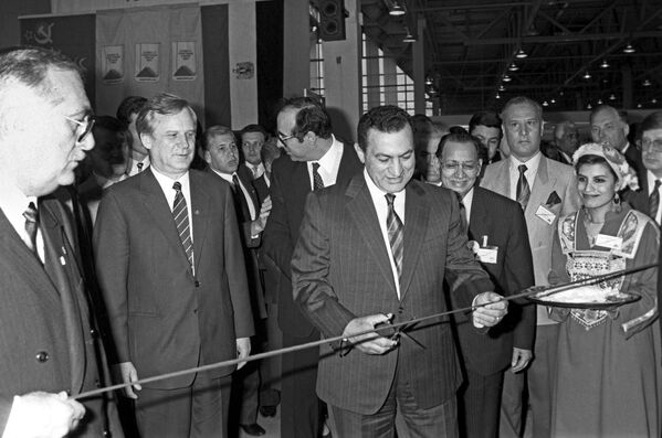 Presidente do Egito, Hosni Mubarak, durante a abertura da exposição Egito e União Soviética, em Moscou, em 1990 - Sputnik Brasil