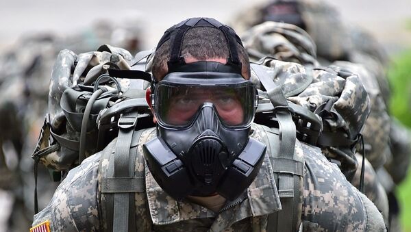 Soldado americano com uma máscara de gás (foto de arquivo) - Sputnik Brasil