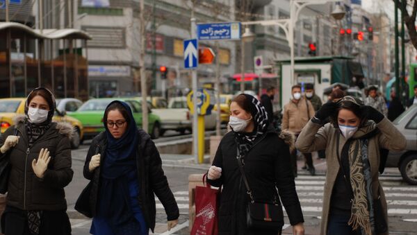 Mulheres iranianas com máscaras em meio a propagação do coronavírus, Teerã, Irã - Sputnik Brasil