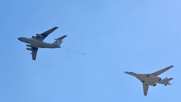 Avião Il-78 e bombardeiro estratégico Tu-160 no festival Forsazh 2017 no 105º aniversário da criação da Força Aeroespacial da Rússia - Sputnik Brasil
