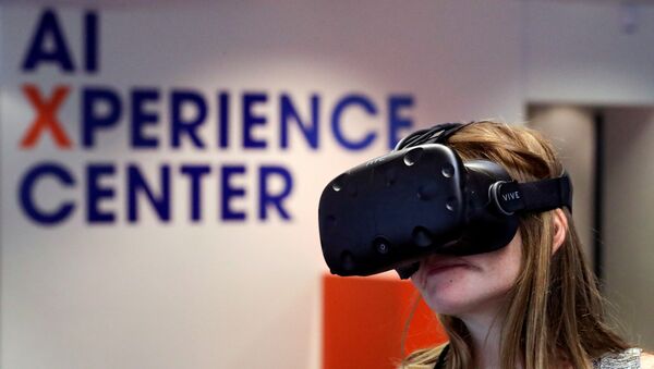 Mulher experimenta óculos de realidade virtual durante feira sobre Inteligência Artificial em Bruxelas, na Bélgica. - Sputnik Brasil