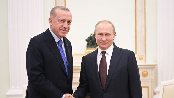 Presidente da Rússia, Vladimir Putin (à direita), recebe seu homólogo turco, Recep Tayyip Erdogan, em Moscou, em 5 de março de 2020   - Sputnik Brasil