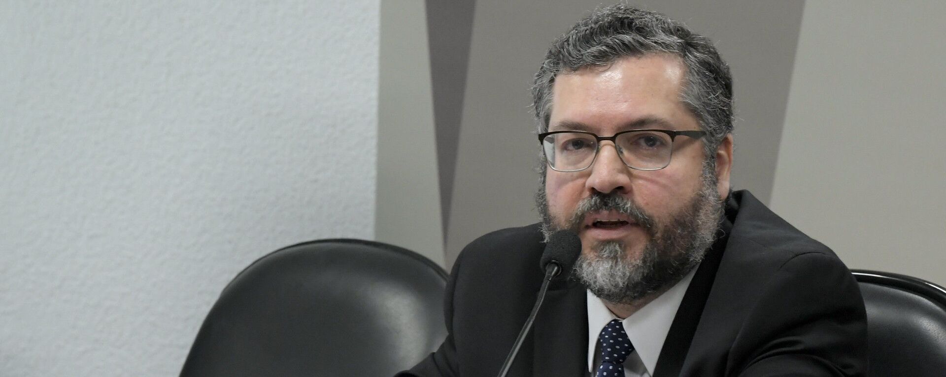 Comissão de Relações Exteriores e Defesa Nacional (CRE) realiza audiência pública como ministro de Estado das Relações Exteriores, Ernesto Araújo. - Sputnik Brasil, 1920, 19.12.2021