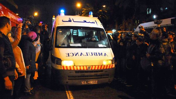 Ambulância corre para local da explosão de um ônibus no centro de Tunes, capital da Tunísia (foto de arquivo) - Sputnik Brasil