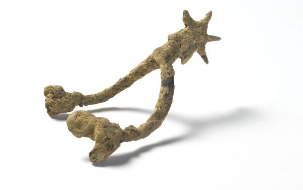 Espora de ferro para cavalo encontrada no local de escavação no porão do Instituto de Arte Courtauld, Londres - Sputnik Brasil