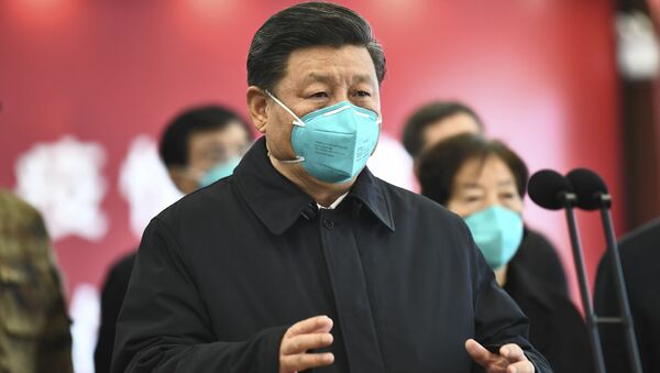 Presidente da China, Xi Jinping, visita pacientes e médicos no hospital Huoshenshan, em Wuhan, em 10 de março de 2020 - Sputnik Brasil