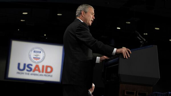 O então presidente dos Estados Unidos, George W. Bush, fala em Washington durante evento da Agência dos Estados Unidos para o Desenvolvimento Internacional (USAID, na sigla em inglês), em 2008 - Sputnik Brasil