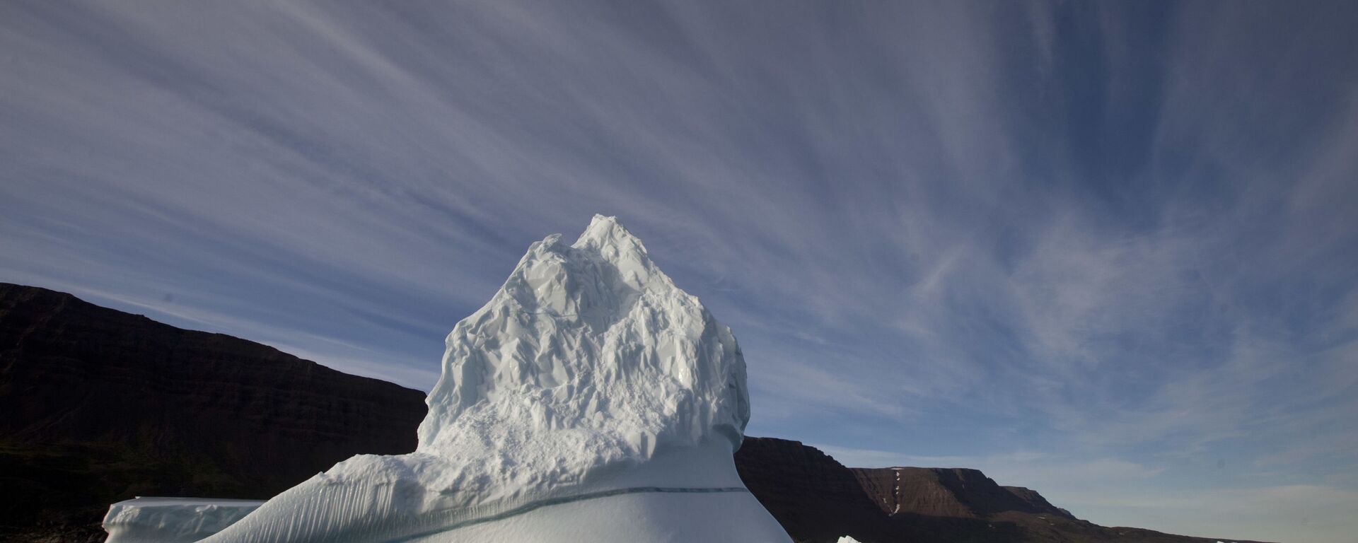 Imagem de um iceberg na região do Ártico - Sputnik Brasil, 1920, 31.07.2023