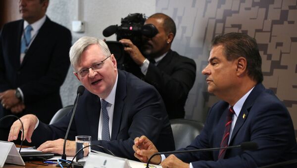 Nestor Foster e o senador Nelsinho Trad durante sabatina na Comissão de Relações Exteriores do Senado em Brasília - Sputnik Brasil