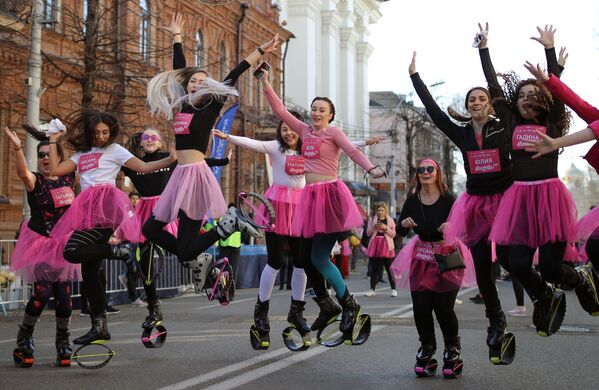 Participantes da corrida feminina Beauty Run na cidade russa de Krasnodar - Sputnik Brasil