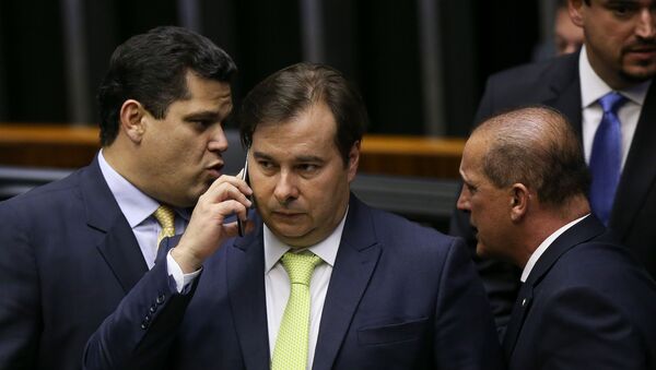 Presidente da Câmara, Rodrigo Maia, em sessão na Câmara dos Deputados - Sputnik Brasil