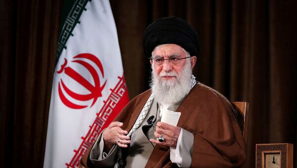 Líder supremo do Irã, aiatolá Ali Khamenei, durante discurso em rede nacional, em Teerã, 22 de março de 2020 - Sputnik Brasil