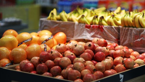 Prateleira com fruta na loja Magnit em Krasnodar - Sputnik Brasil