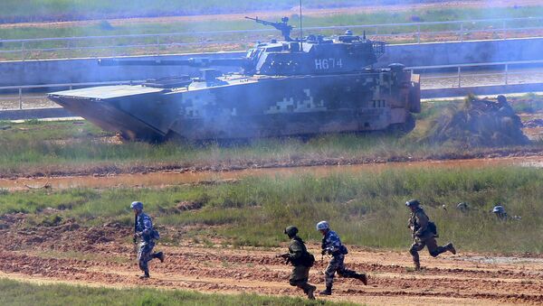 Tropas russas e chinesas em exercícios militares conjuntos (foto de arquivo) - Sputnik Brasil