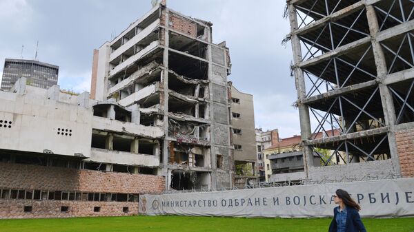 Antigo edifício do Ministério da Defesa, em Belgrado, destruído após o bombardeio da OTAN em 1999 - Sputnik Brasil