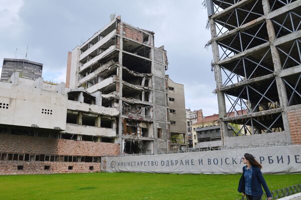 Antigo edifício do Ministério da Defesa, em Belgrado, destruído após o bombardeio da OTAN em 1999 - Sputnik Brasil