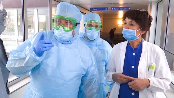 Especialistas militares russos visitam instalações hospitalares para idosos para combater o coronavírus, em Bergamo, Itália - Sputnik Brasil
