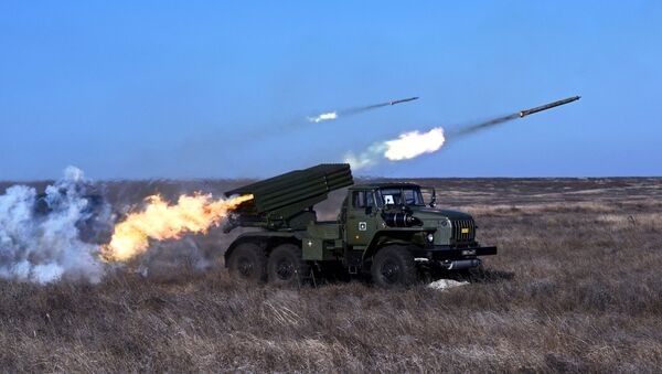 Lançador múltiplo de foguetes BM-21 em exercício na região russa de Rostov - Sputnik Brasil