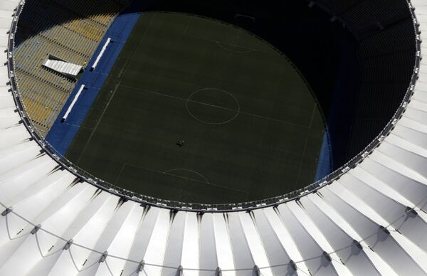 Imagem aérea do estádio do Maracanã, vazio em função da propagação do novo coronavírus na cidade maravilhosa, 26 de março de 2020 - Sputnik Brasil