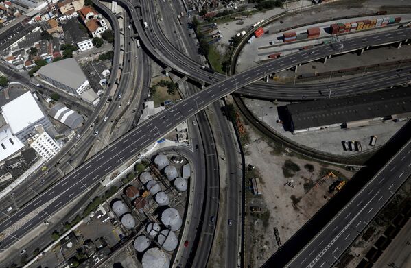 Estradas vazias no Rio de Janeiro, enquanto cariocas observam a quarentena, 26 de março de 2020 - Sputnik Brasil