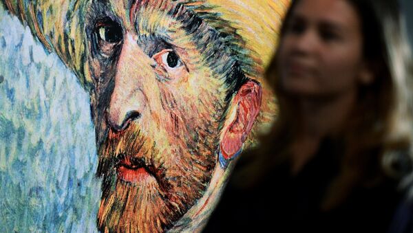 Quadro com rosto de van Gogh durante exibição em Moscou - Sputnik Brasil