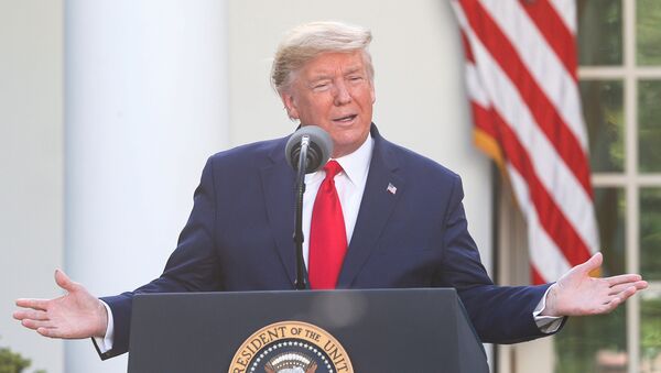 Presidente dos EUA, Donald Trump, durante briefing diário de resposta ao coronavírus na Casa Branca, em Washington, EUA, 30 de março de 2020 - Sputnik Brasil