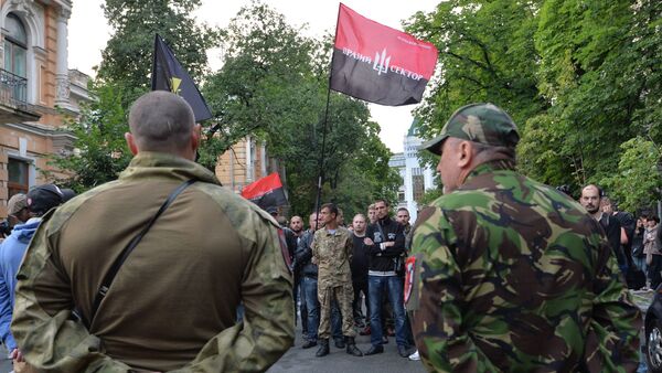 Manifestação em Kiev, no último sábado (11),  em apoio ao grupo ultranacionalista ucraniano Setor de Direita - Sputnik Brasil