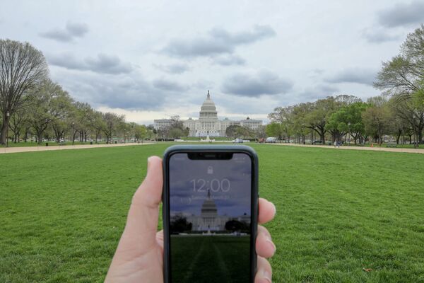 Fotografia tirada às 12h de um celular na capital dos Estados Unidos, Washington - Sputnik Brasil