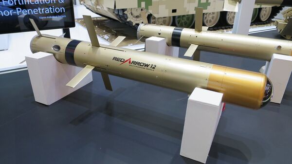 Sistema chinês de mísseis antitanque de terceira geração HJ-12 - Sputnik Brasil